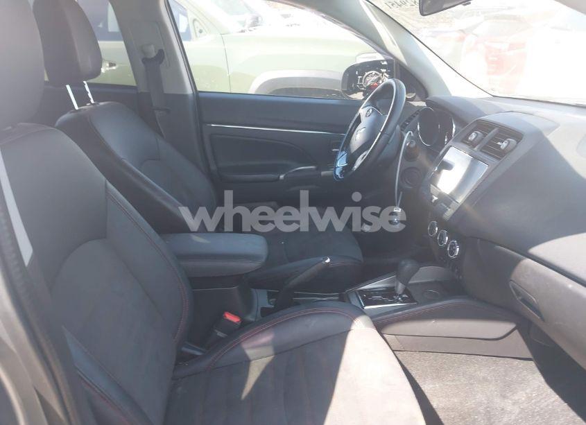 Photo 5 of 2018 Mitsubishi Outlander SPORT 2.4 SE (VIN JA4AP3AW5JU000696)