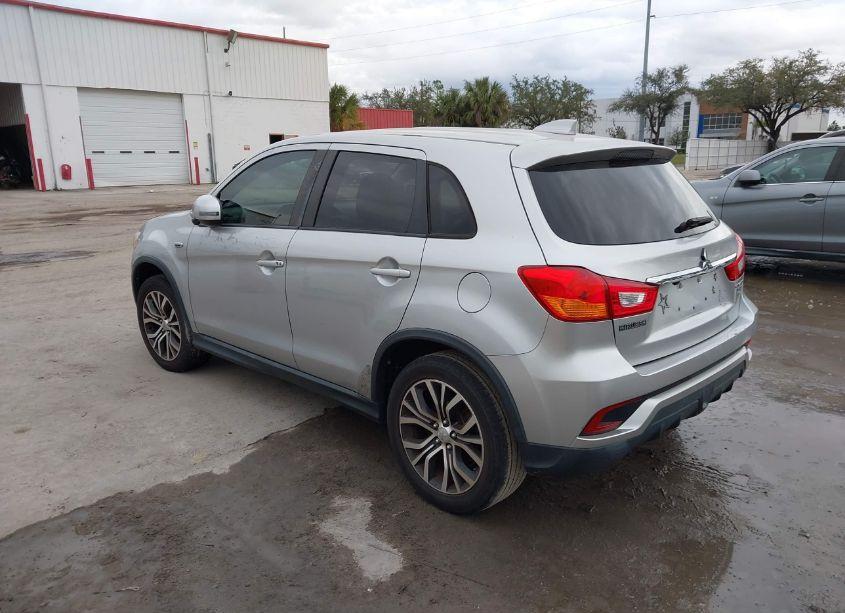 Photo 3 of 2018 Mitsubishi Outlander SPORT 2.4 SE (VIN JA4AP3AW5JU000729)