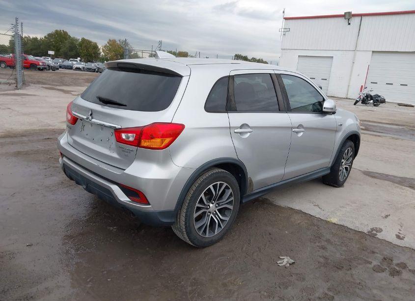 Photo 4 of 2018 Mitsubishi Outlander SPORT 2.4 SE (VIN JA4AP3AW5JU000729)