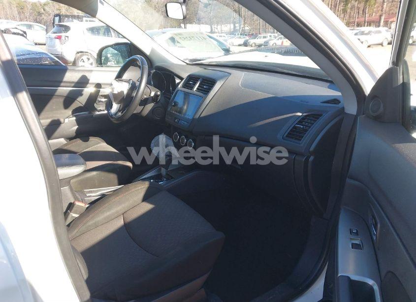 Photo 5 of 2019 Mitsubishi Outlander SPORT 2.0 SE (VIN JA4AP4AU2KU010687)