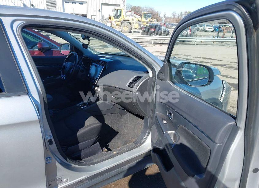 Photo 5 of 2020 Mitsubishi Outlander SPORT 2.0 SE (VIN JA4AP4AU5LU012256)