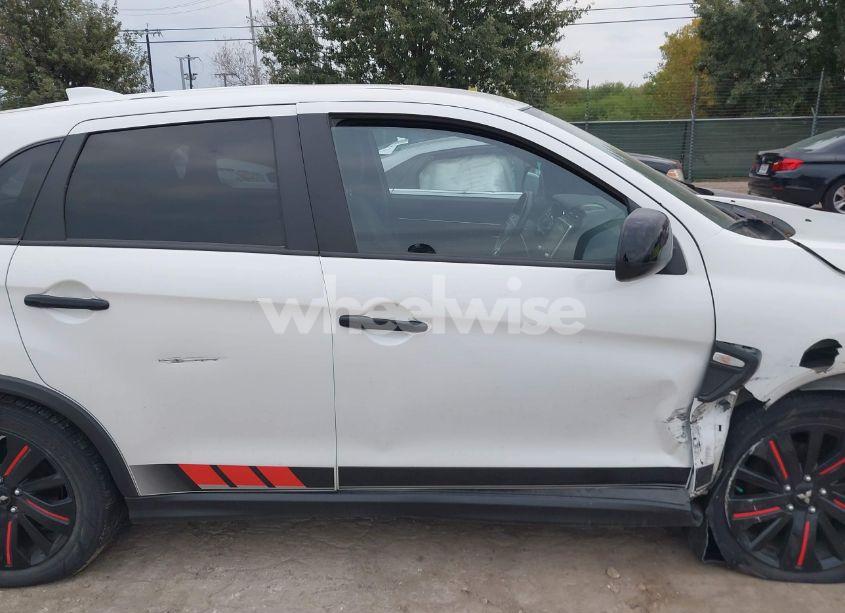 Photo 13 of 2021 Mitsubishi Outlander SPORT 2.0 BE 2WD/2.0 ES 2WD/2.0 LE 2WD/2.0 S 2WD (VIN JA4APUAU4MU014453)