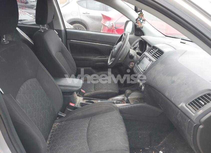 Photo 5 of 2021 Mitsubishi Outlander SPORT 2.0 BE 2WD/2.0 ES 2WD/2.0 LE 2WD/2.0 S 2WD (VIN JA4APUAU4MU034394)