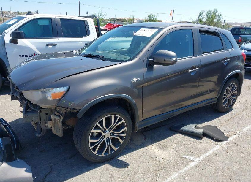 Photo 2 of 2018 Mitsubishi Outlander SPORT 2.0 ES (VIN JA4AR3AU0JU018130)