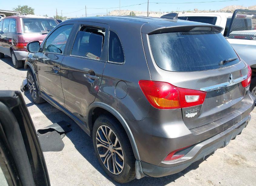 Photo 3 of 2018 Mitsubishi Outlander SPORT 2.0 ES (VIN JA4AR3AU0JU018130)