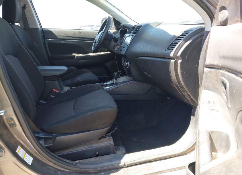 Photo 5 of 2018 Mitsubishi Outlander SPORT 2.0 ES (VIN JA4AR3AU0JU018130)