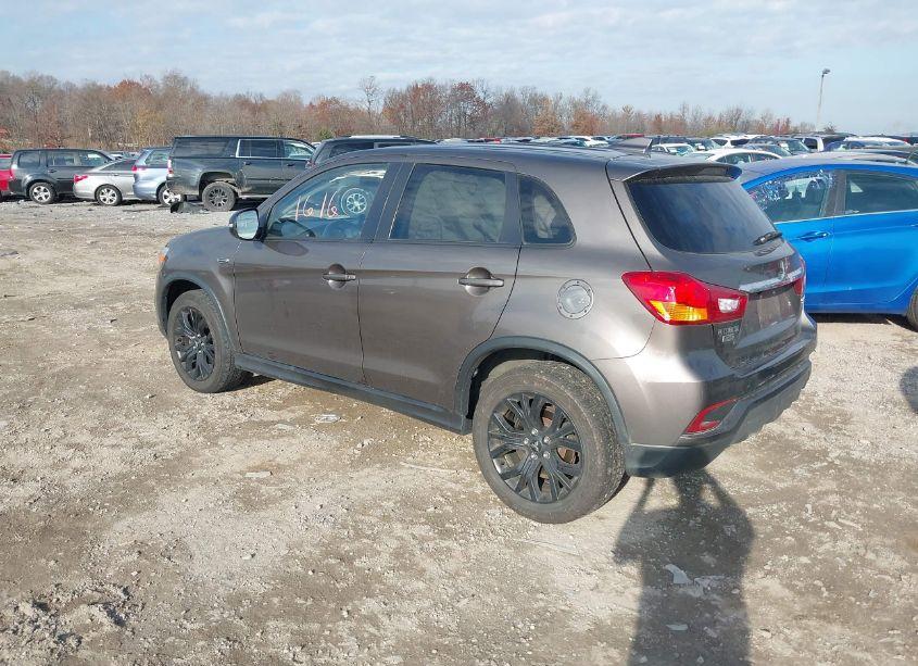 Photo 3 of 2018 Mitsubishi Outlander SPORT 2.0 LE (VIN JA4AR3AU1JU009680)