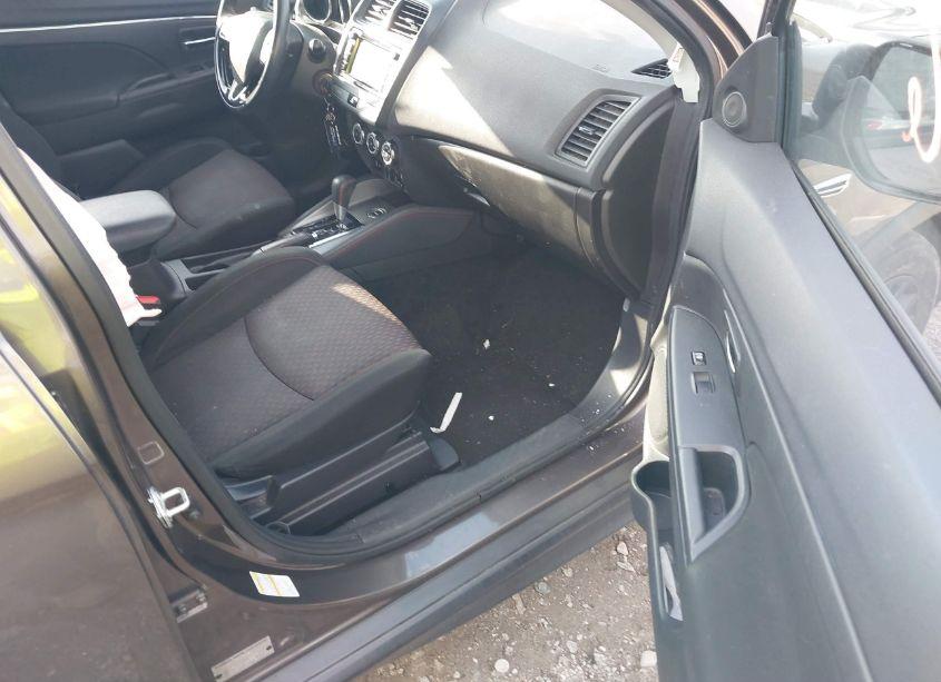 Photo 5 of 2018 Mitsubishi Outlander SPORT 2.0 LE (VIN JA4AR3AU1JU009680)