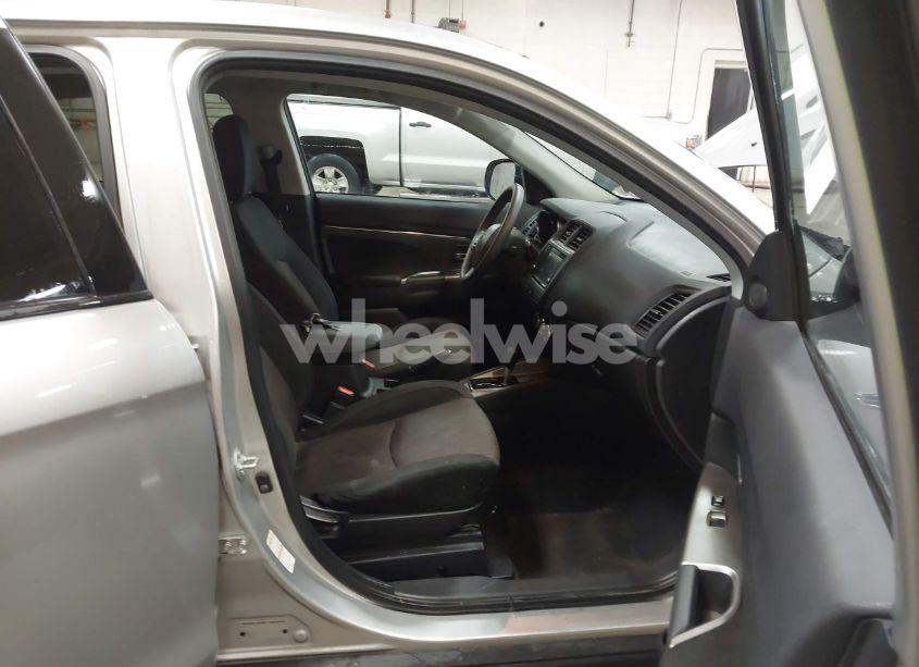 Photo 5 of 2018 Mitsubishi Outlander SPORT 2.0 ES/2.0 LE (VIN JA4AR3AU1JU020890)