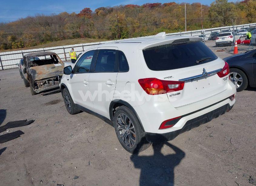 Photo 3 of 2018 Mitsubishi Outlander SPORT 2.0 ES (VIN JA4AR3AU1JZ018060)