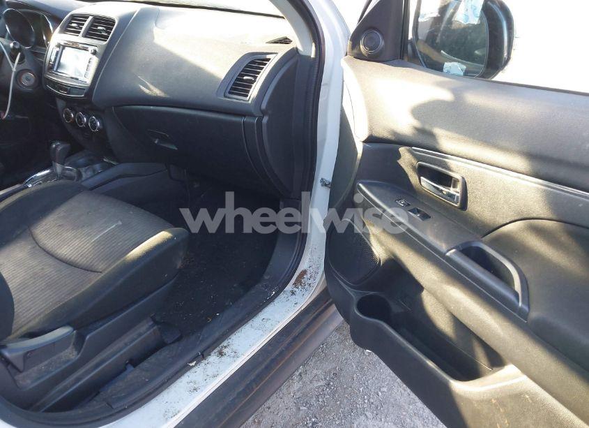Photo 5 of 2017 Mitsubishi Outlander SPORT 2.0 LE (VIN JA4AR3AU2HZ040420)
