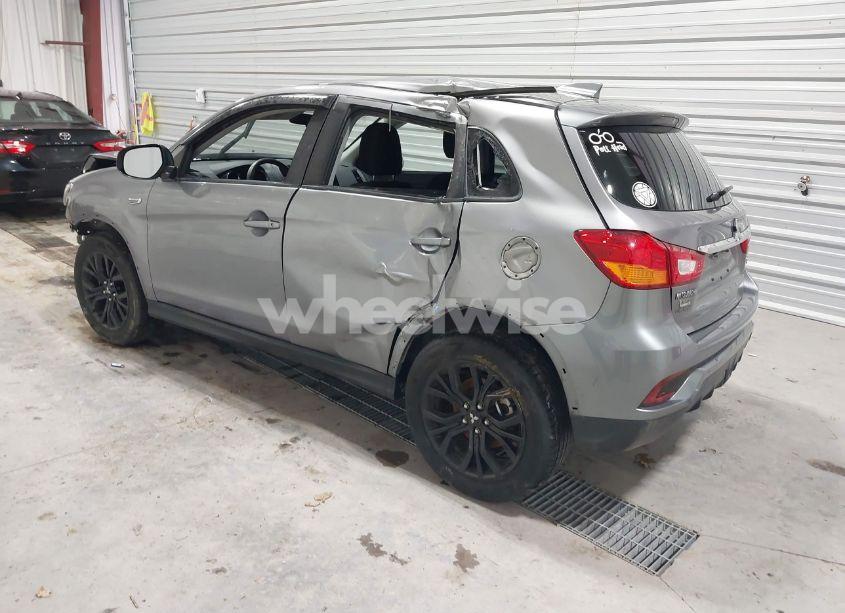 Photo 3 of 2018 Mitsubishi Outlander SPORT 2.0 LE (VIN JA4AR3AU2JU014905)