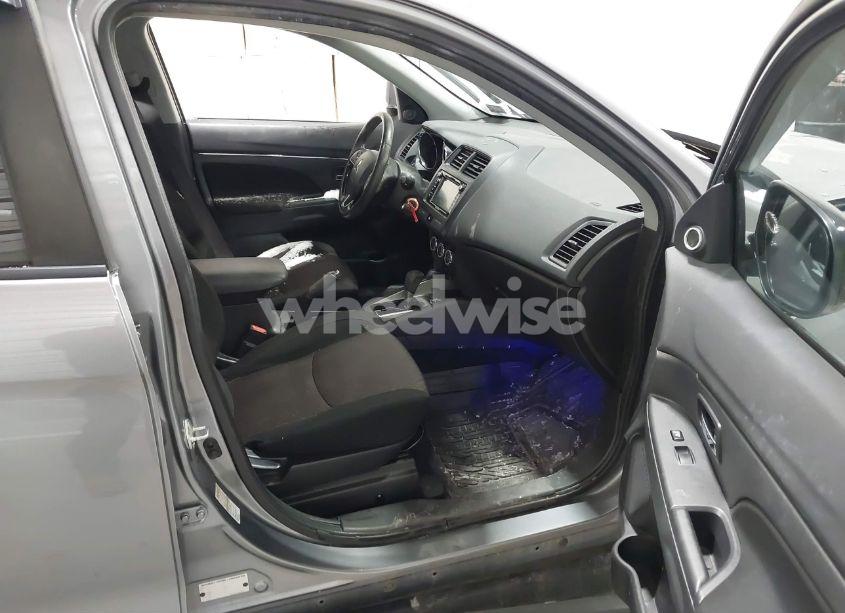 Photo 5 of 2018 Mitsubishi Outlander SPORT 2.0 LE (VIN JA4AR3AU2JU014905)