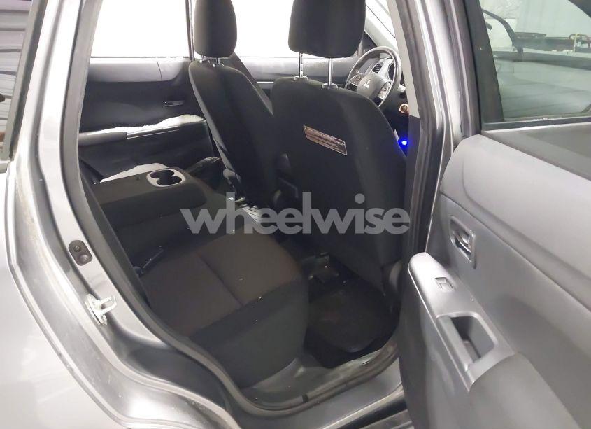 Photo 8 of 2018 Mitsubishi Outlander SPORT 2.0 LE (VIN JA4AR3AU2JU014905)