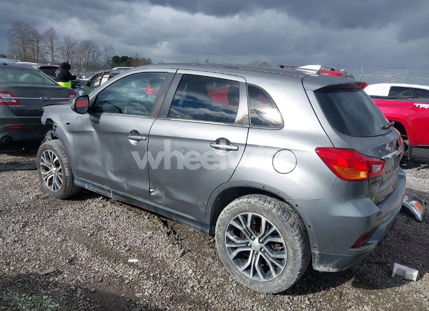 Photo 3 of 2018 Mitsubishi Outlander SPORT 2.0 ES (VIN JA4AR3AU2JU016203)