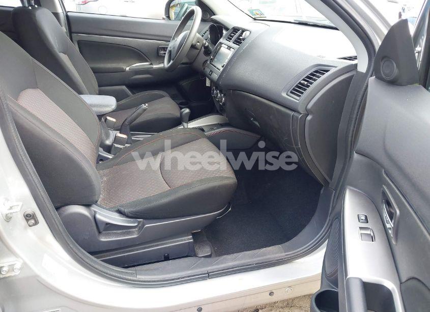 Photo 5 of 2018 Mitsubishi Outlander SPORT 2.0 ES (VIN JA4AR3AU2JZ017872)