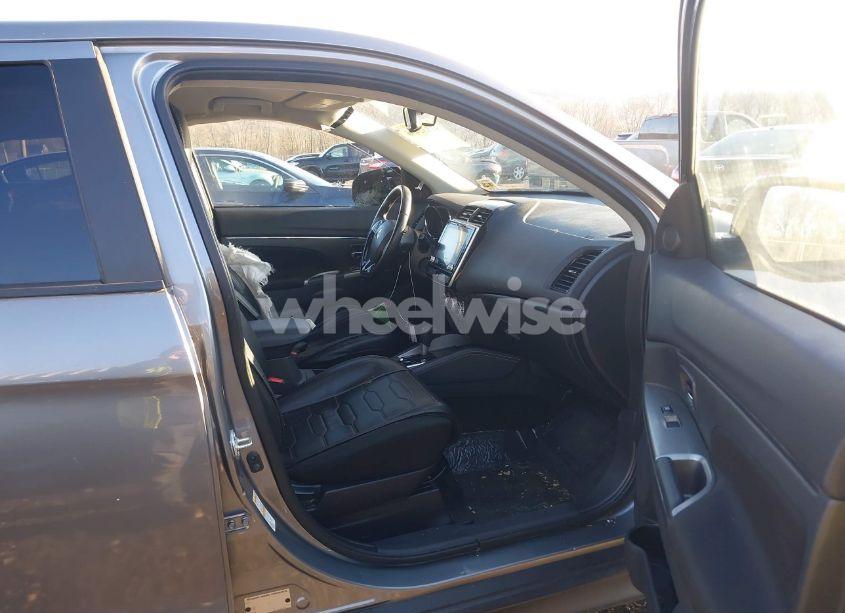 Photo 5 of 2020 Mitsubishi Outlander SPORT 2.0 BE AWC/2.0 ES AWC/2.0 SE AWC/2.0 SP AWC (VIN JA4AR3AU2LU024403)