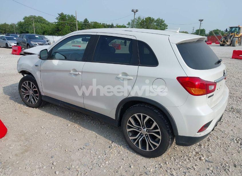 Photo 3 of 2018 Mitsubishi Outlander SPORT 2.0 ES (VIN JA4AR3AU3JU016906)