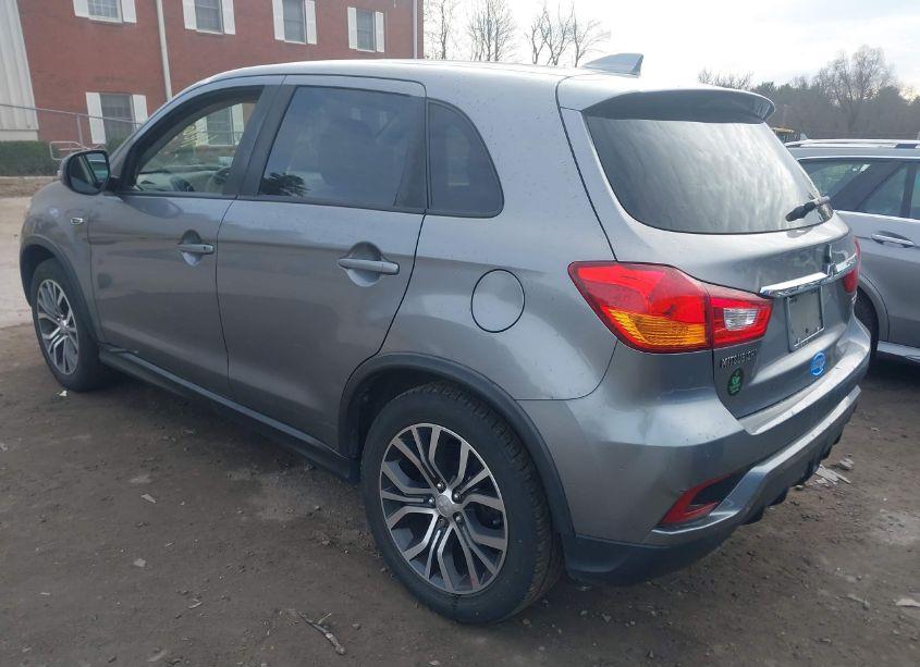 Photo 3 of 2018 Mitsubishi Outlander SPORT 2.0 ES/2.0 LE (VIN JA4AR3AU3JU022141)