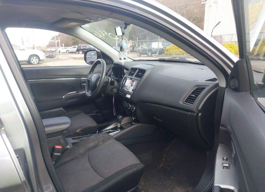 Photo 5 of 2018 Mitsubishi Outlander SPORT 2.0 ES/2.0 LE (VIN JA4AR3AU3JU022141)