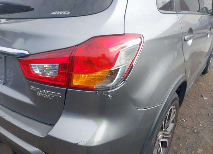 Photo 6 of 2018 Mitsubishi Outlander SPORT 2.0 ES/2.0 LE (VIN JA4AR3AU3JU022141)