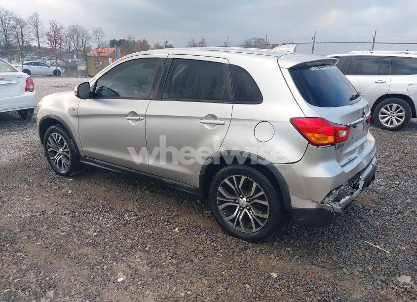 Photo 3 of 2018 Mitsubishi Outlander SPORT 2.0 ES (VIN JA4AR3AU3JZ009201)