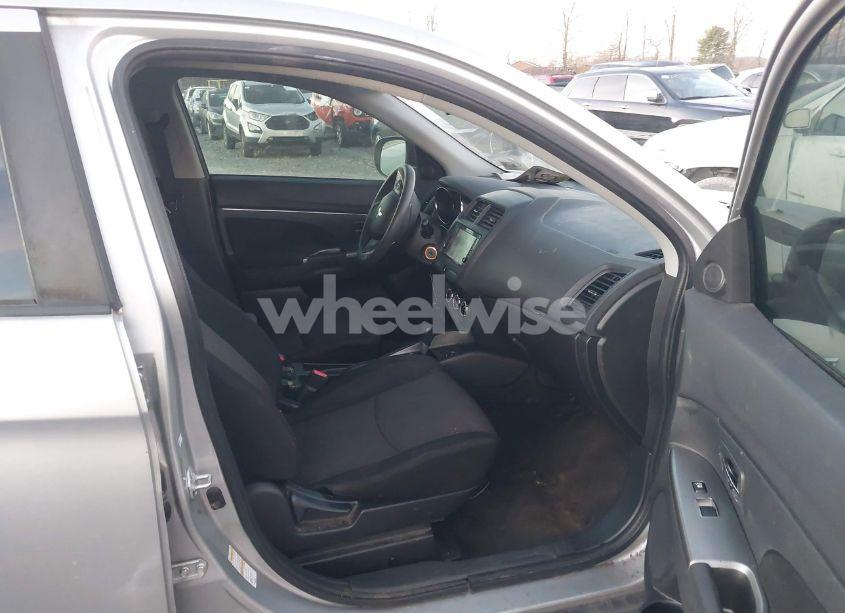 Photo 5 of 2018 Mitsubishi Outlander SPORT 2.0 ES (VIN JA4AR3AU3JZ009201)