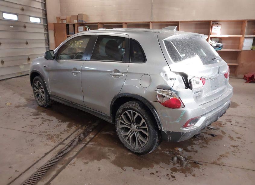 Photo 3 of 2018 Mitsubishi Outlander SPORT 2.0 ES (VIN JA4AR3AU3JZ016200)