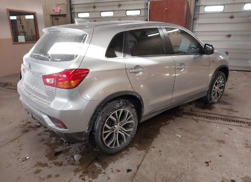 Photo 4 of 2018 Mitsubishi Outlander SPORT 2.0 ES (VIN JA4AR3AU3JZ016200)