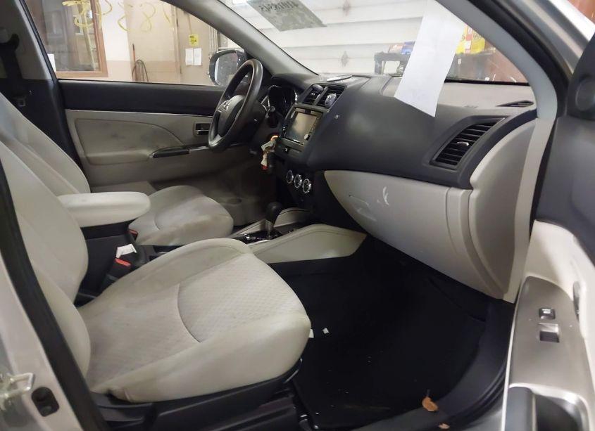 Photo 5 of 2018 Mitsubishi Outlander SPORT 2.0 ES (VIN JA4AR3AU3JZ016200)