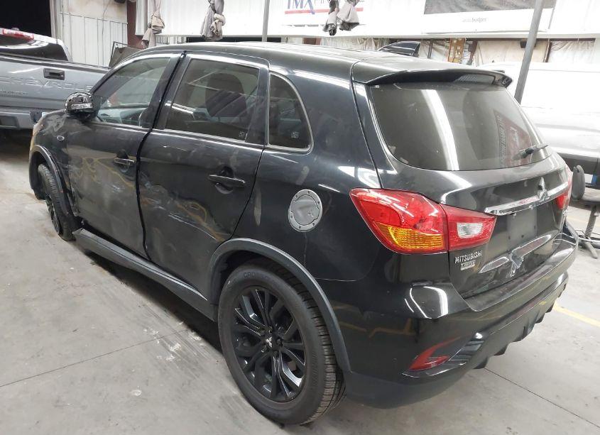 Photo 3 of 2018 Mitsubishi Outlander SPORT 2.0 LE (VIN JA4AR3AU6JZ020807)