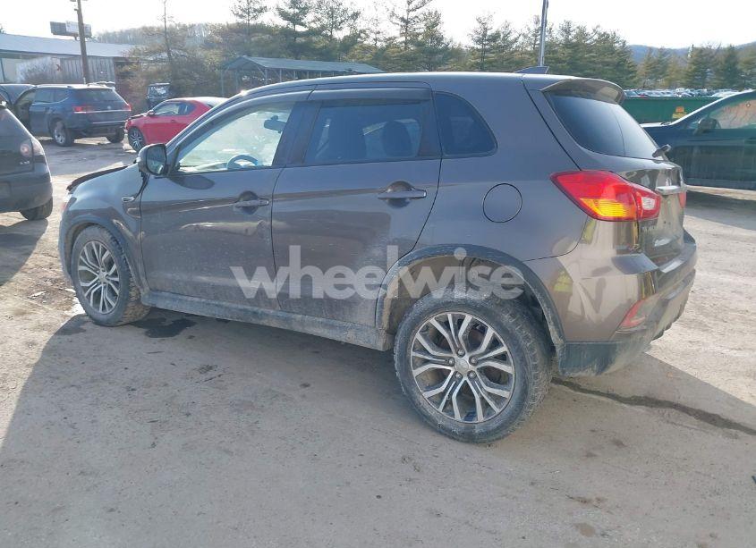 Photo 3 of 2018 Mitsubishi Outlander SPORT 2.0 ES/2.0 LE (VIN JA4AR3AU7JU020683)