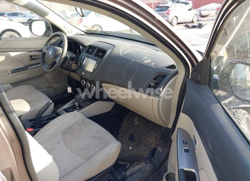 Photo 5 of 2018 Mitsubishi Outlander SPORT 2.0 ES/2.0 LE (VIN JA4AR3AU7JU020683)