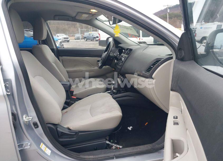 Photo 5 of 2017 Mitsubishi Outlander SPORT 2.0 ES/2.0 LE (VIN JA4AR3AU8HZ009267)