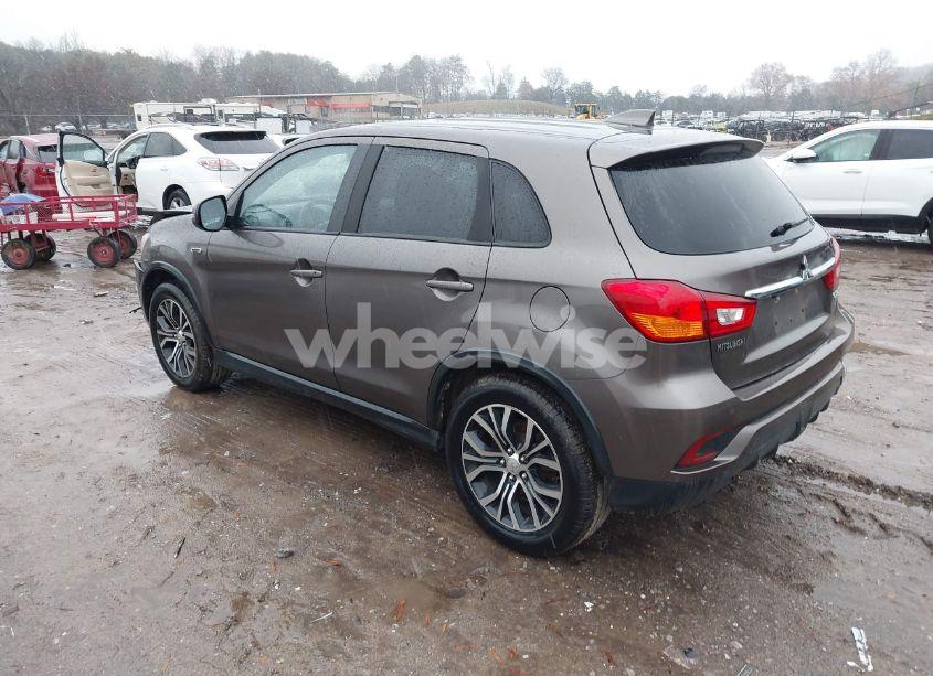Photo 3 of 2018 Mitsubishi Outlander SPORT 2.0 ES/2.0 LE (VIN JA4AR3AU9JU017574)