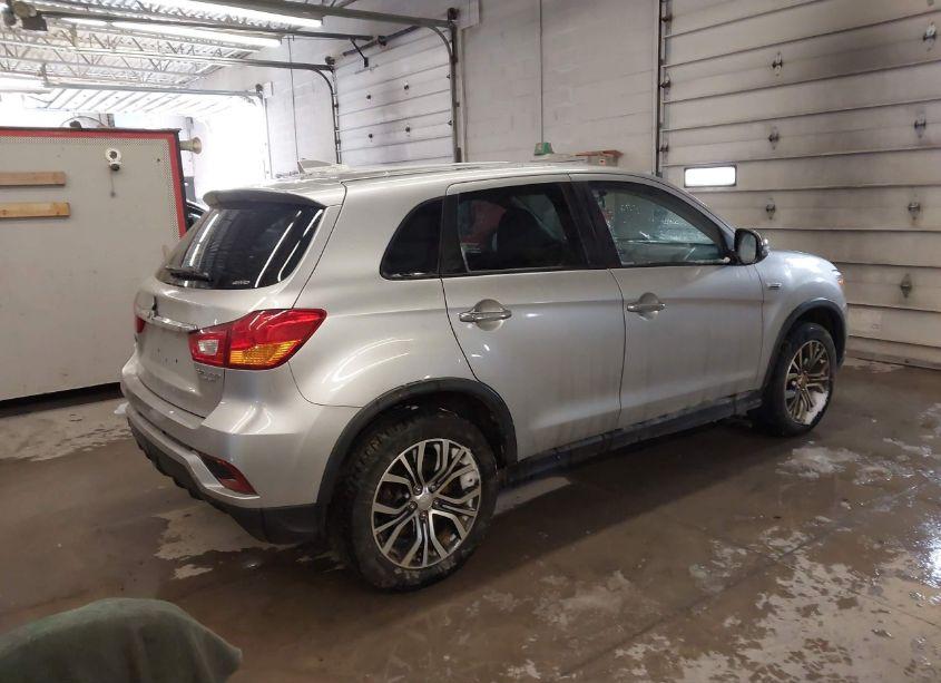 Photo 4 of 2018 Mitsubishi Outlander SPORT 2.0 ES (VIN JA4AR3AU9JZ029856)