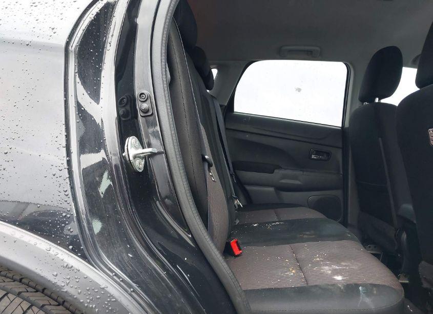 Photo 8 of 2017 Mitsubishi Outlander SPORT 2.4 SE (VIN JA4AR3AW1HZ022704)