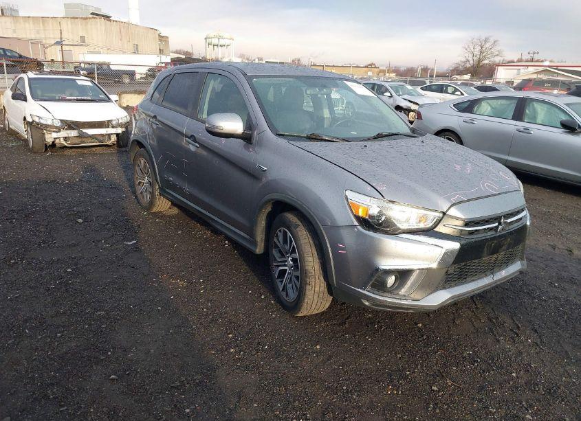 2018 Mitsubishi Outlander SPORT 2.4 SE (VIN JA4AR3AW2JU001749) main photo
