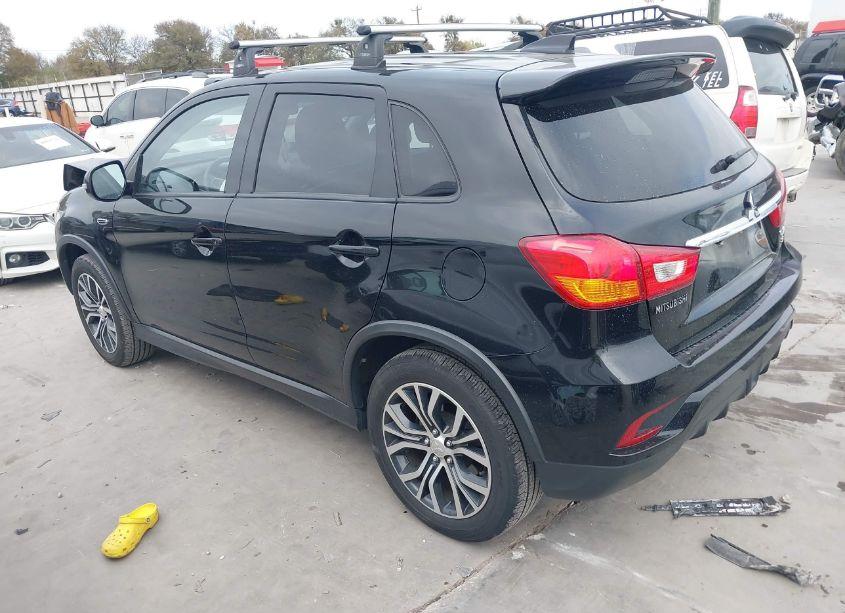 Photo 3 of 2018 Mitsubishi Outlander SPORT 2.4 SE (VIN JA4AR3AW3JU017801)