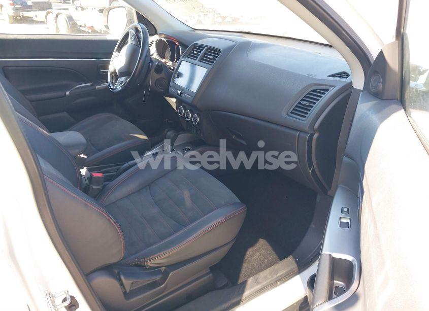 Photo 5 of 2018 Mitsubishi Outlander SPORT 2.4 SE (VIN JA4AR3AW3JZ012259)