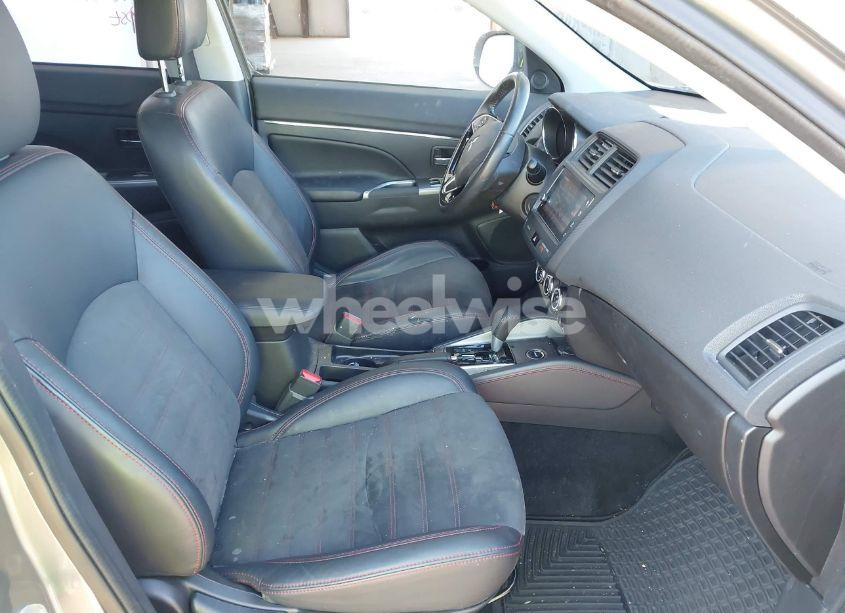 Photo 5 of 2018 Mitsubishi Outlander SPORT 2.4 SE (VIN JA4AR3AW4JU006449)