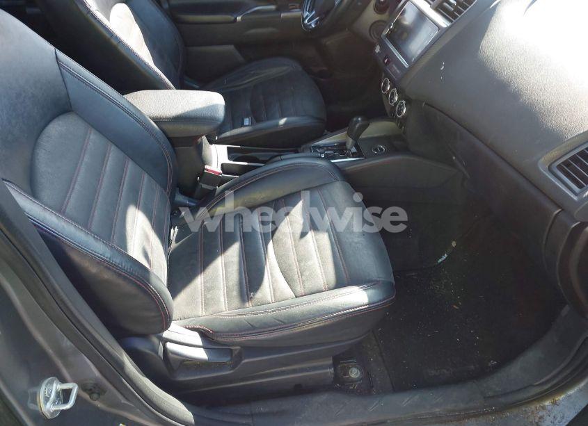 Photo 5 of 2018 Mitsubishi Outlander SPORT 2.4 SE (VIN JA4AR3AW4JZ034691)