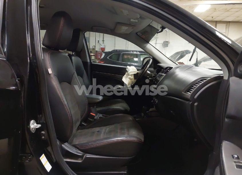 Photo 5 of 2018 Mitsubishi Outlander SPORT 2.4 SE (VIN JA4AR3AW5JU025320)