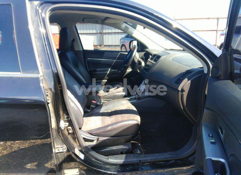 Photo 5 of 2018 Mitsubishi Outlander SPORT 2.4 SE (VIN JA4AR3AWXJU013308)