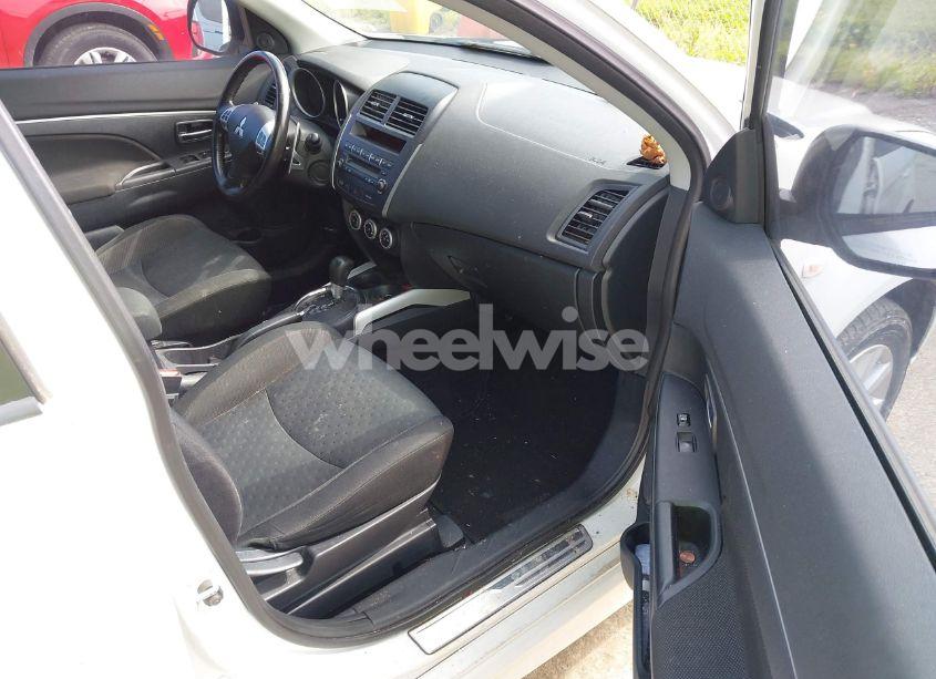 Photo 5 of 2011 Mitsubishi Outlander SPORT SE (VIN JA4AR4AU2BZ025218)