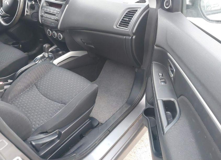 Photo 5 of 2011 Mitsubishi Outlander SPORT SE (VIN JA4AR4AUXBZ006433)