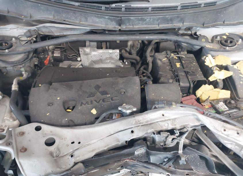 Photo 10 of 2010 Mitsubishi Outlander SE (VIN JA4AS3AW0AZ014071)