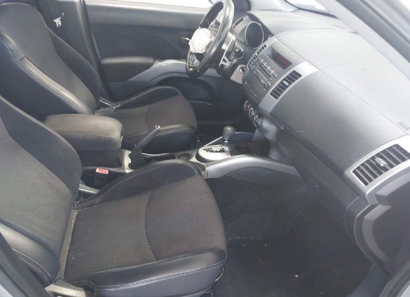 Photo 5 of 2010 Mitsubishi Outlander SE (VIN JA4AS3AW0AZ014071)