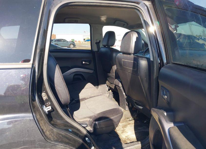 Photo 8 of 2011 Mitsubishi Outlander SE (VIN JA4AS3AW0BU012190)