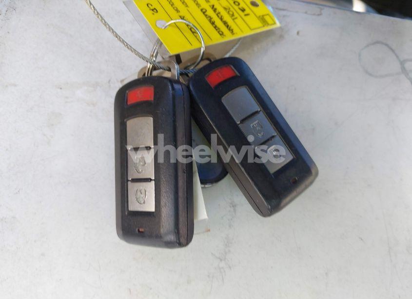 Photo 11 of 2011 Mitsubishi Outlander SE (VIN JA4AS3AW2BU034241)